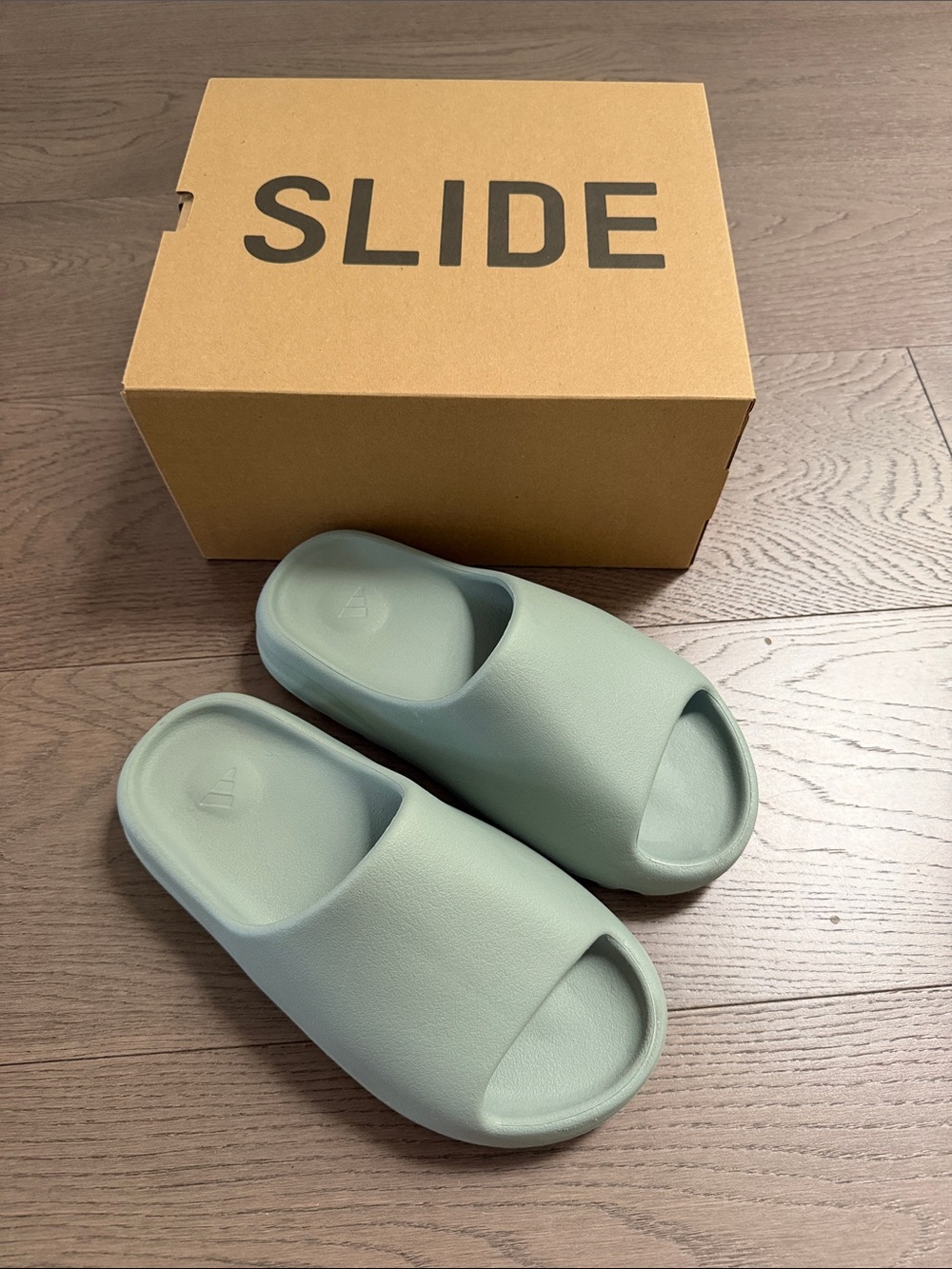 adidas YZY Yeezy Slide Box in Salt Brown women’s U.S. 6 mint green slippers